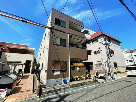 尼崎市東難波町のマンションの建物外観