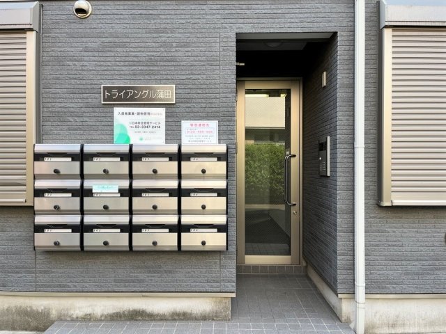 エントランス　落ち着いたエントランスです