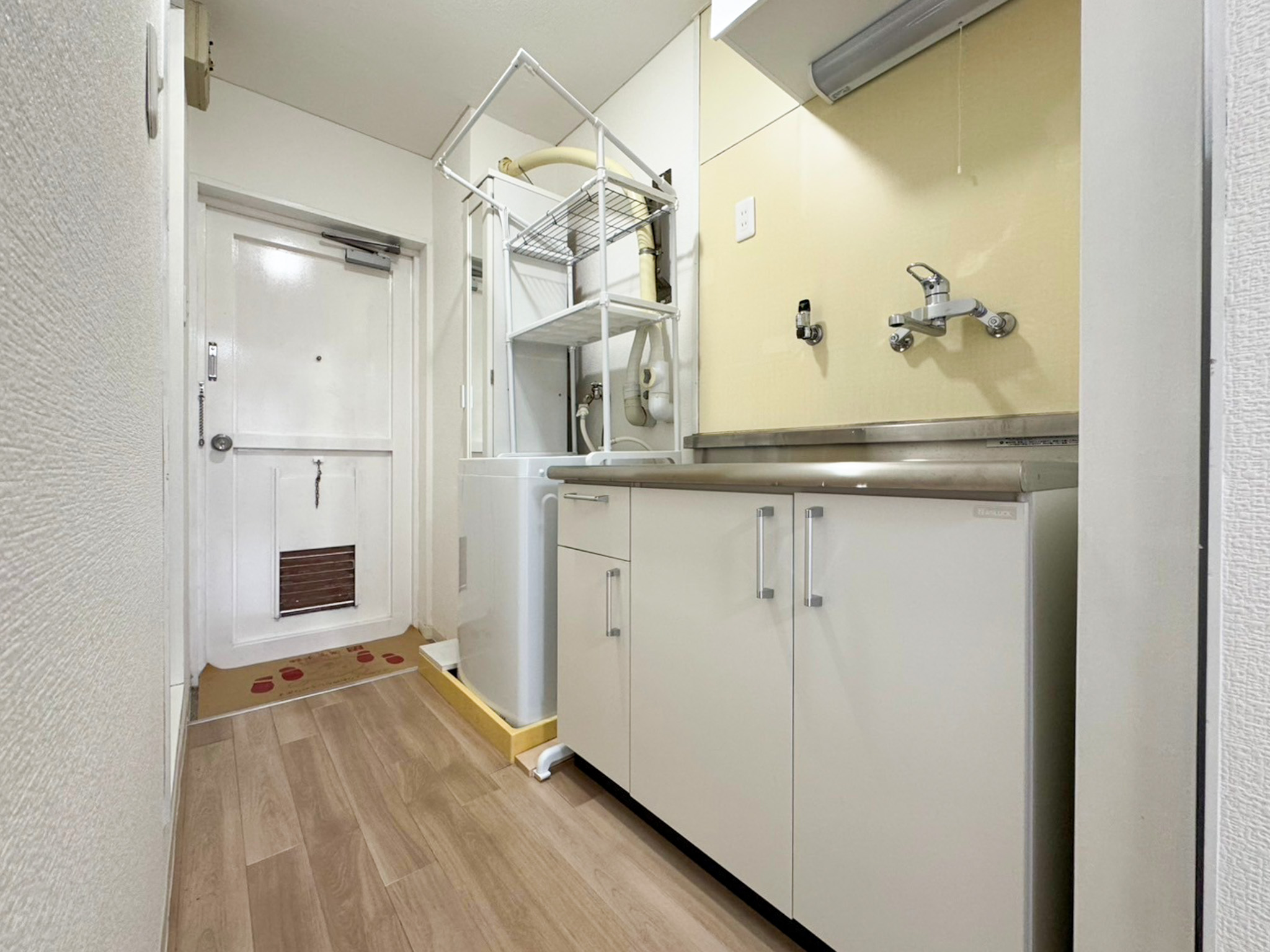 キッチン　居室とキッチンが分かれていて住み心地良いです