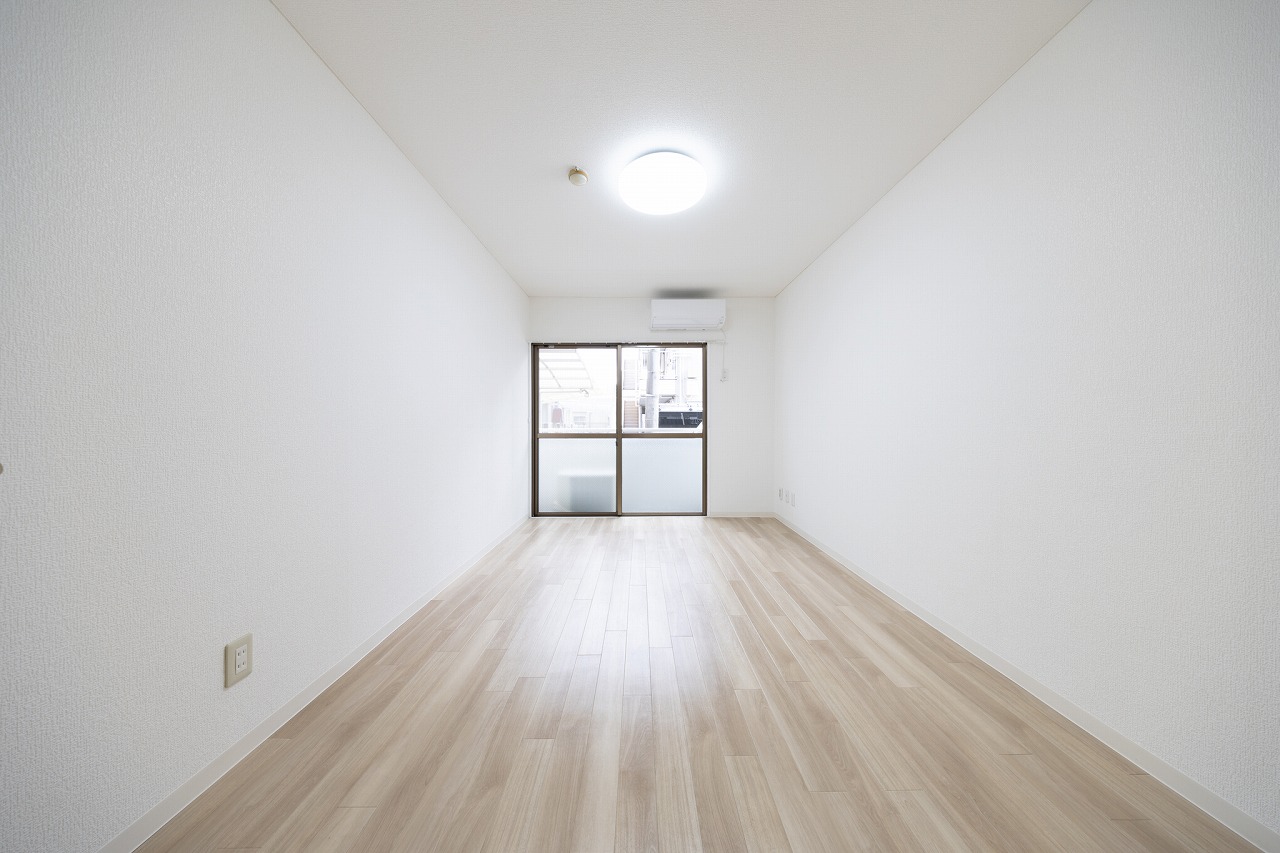 居室・リビング　約6.7帖のリビング兼居室