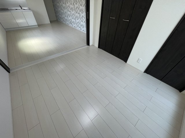 その他部屋・スペース　落ち着いた色調の寝室です