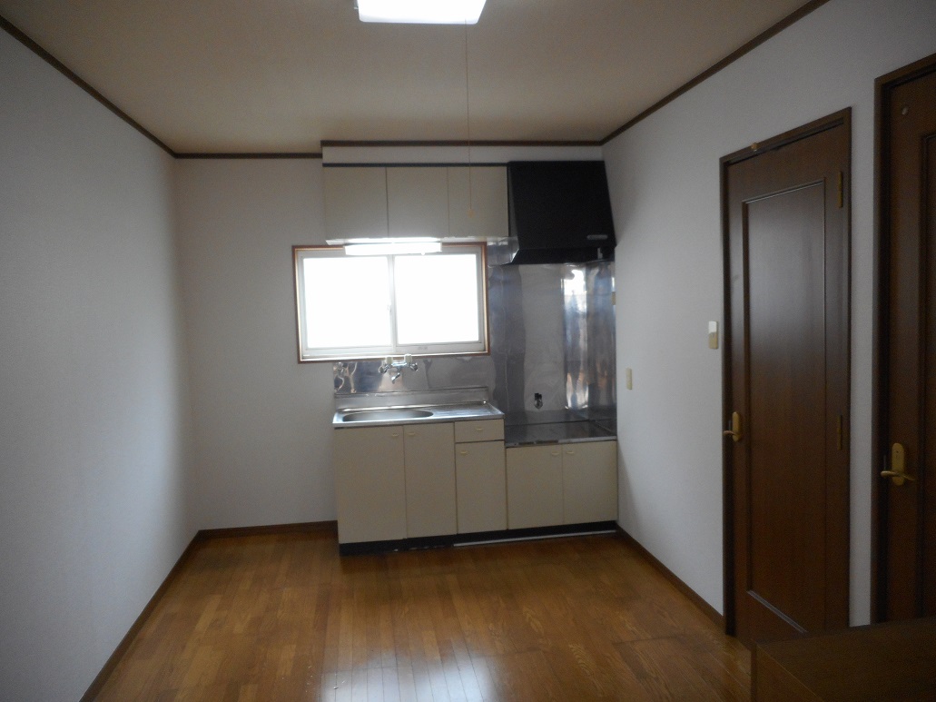 キッチン　DK6帖　窓有り