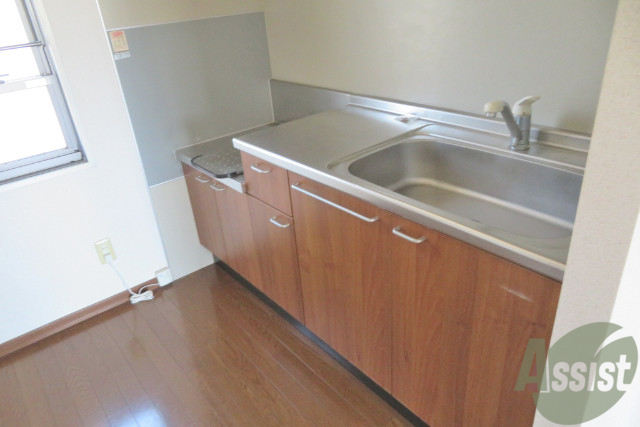 キッチン　こちらのキッチンには、お好きなコンロを設置頂けます。