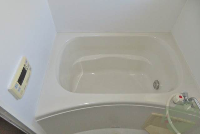 バス・シャワールーム　こちらのお風呂で、一日の疲れを癒してください。