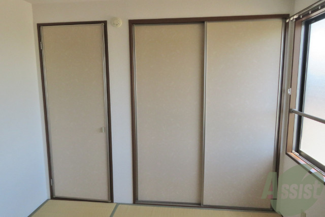 収納　インクローゼットが付いているので、お洋服はこちらに。