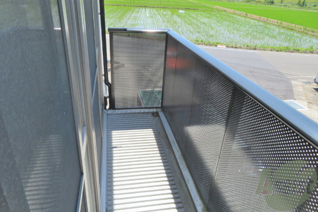 バルコニー　こちらのバルコニーで、洗濯物干しもバッチリです。