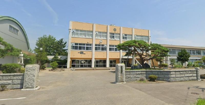 小学校　新潟市立巻南小（小学校）まで2400m