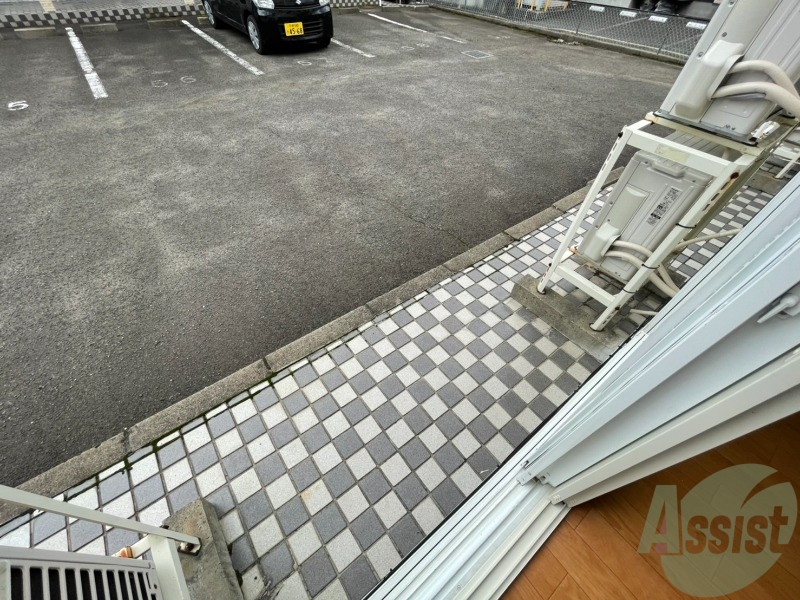 バルコニー　バルコニーはありませんが洗濯物を干すスペースはございます。