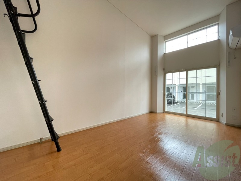 居室・リビング　７．５帖の洋室です。日差しがあり明るい印象でした。