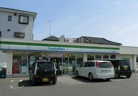 コンビニ　ファミリーマート（コンビニ）まで200m