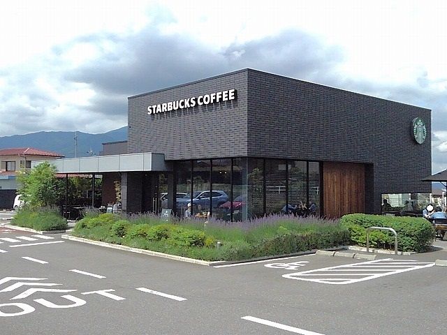 飲食店　スターバックスコーヒー富士吉田（飲食店）まで1200m