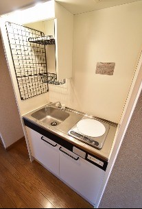 キッチン　退去前のため別号室の写真を掲載しております。