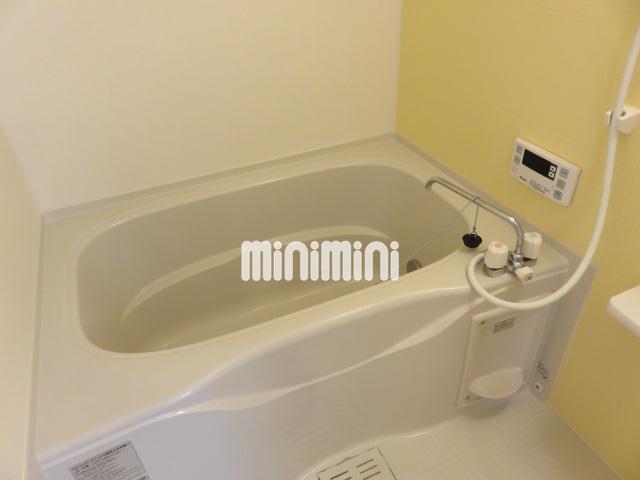 バス・シャワールーム　バスルームです