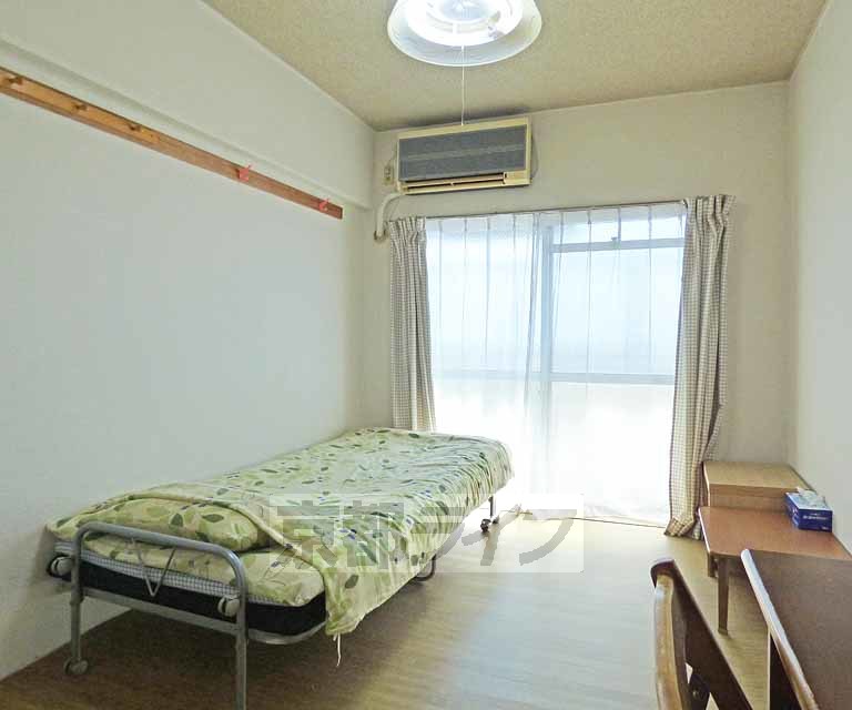 居室・リビング　広々とした室内です。