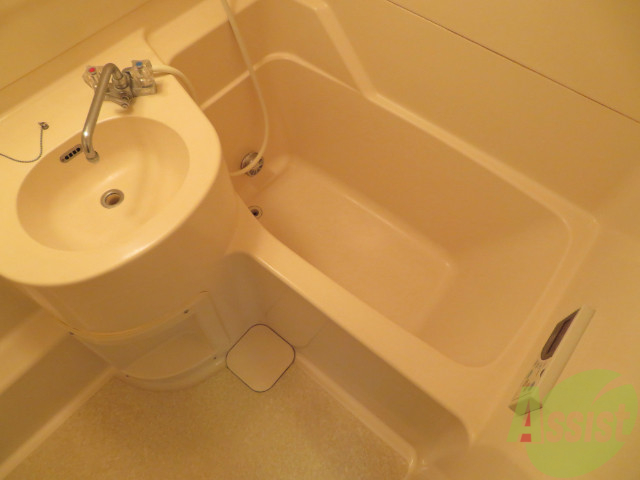 バス・シャワールーム　追い焚き機能付きなので、半身浴も気持ちよくできますね。