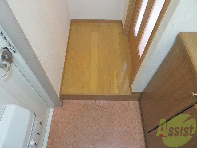 玄関　玄関から撮影してみました。落ち着いた雰囲気です。