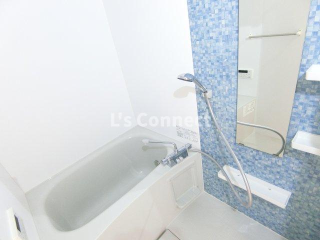 バス・シャワールーム　追焚き、浴室乾燥付きのお風呂。