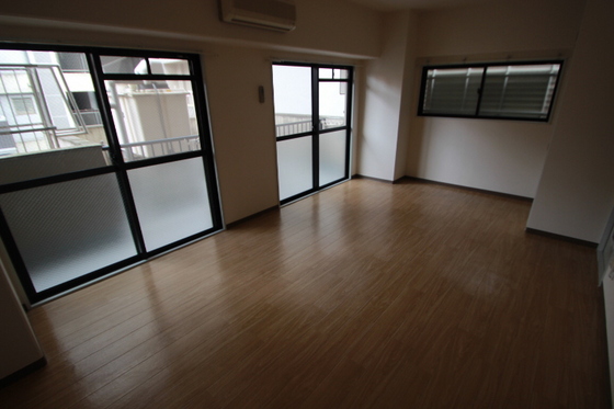 居室・リビング　※別号室の写真です