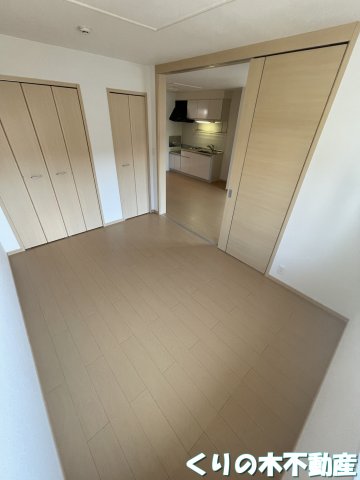 その他部屋・スペース　広くて明るい寝室