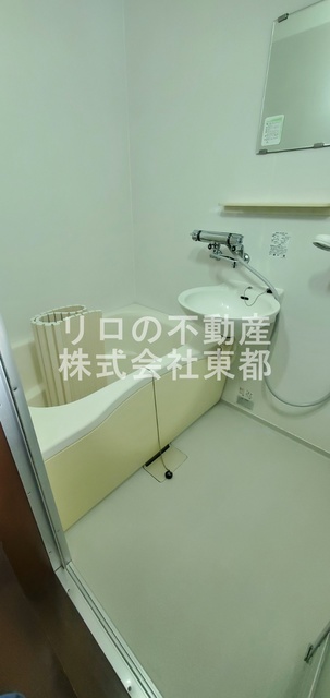 バス・シャワールーム　清潔感のある一体型のバスルームです