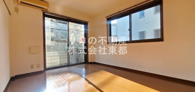 居室・リビング　南向きなので暖かな日差しが入りますね♪