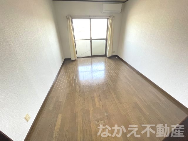 その他部屋・スペース　落ち着いた色調の寝室です