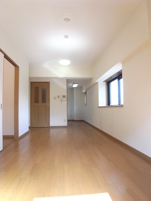 居室・リビング　角部屋・出窓