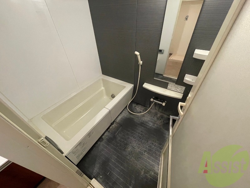 バス・シャワールーム　お風呂になります。一日の疲れを癒してくださいね。