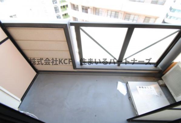 バルコニー　暖かな日差しのふりそそぐバルコニー