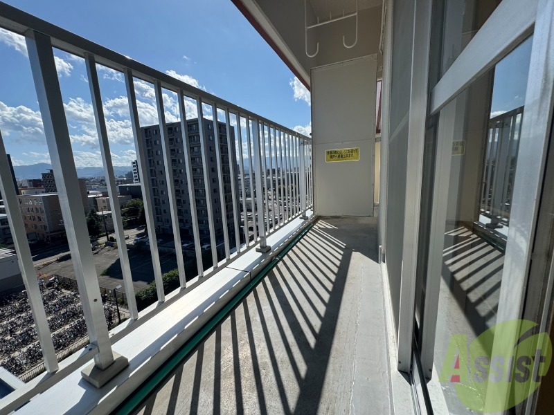 バルコニー　バルコニーが付いていますので一息ついてみてはいかがですか。