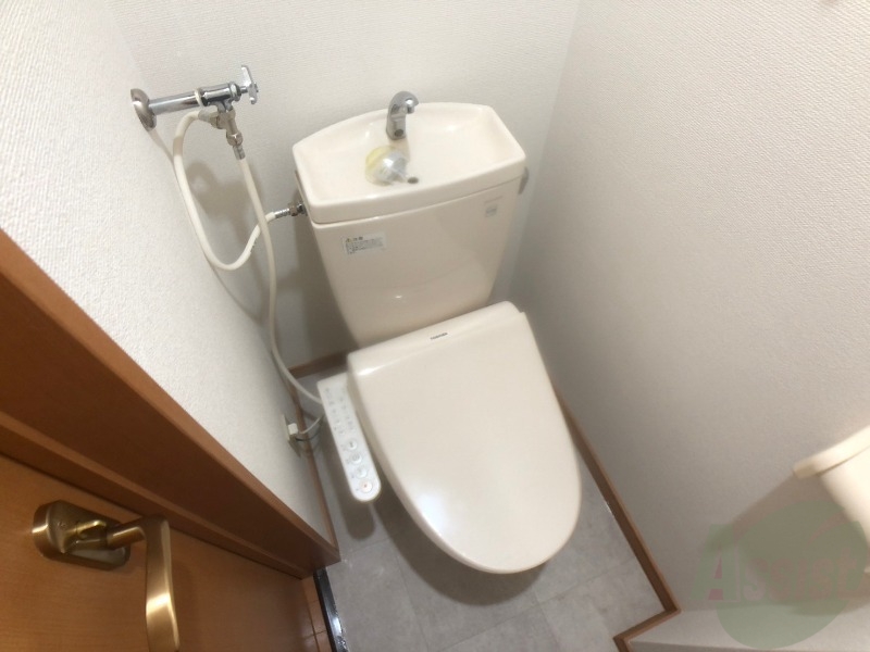 トイレ　ウォシュレット機能がついたトイレ。安心して使用できますね。