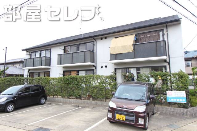 建物外観　角地にたつ日当たりのよい建物です