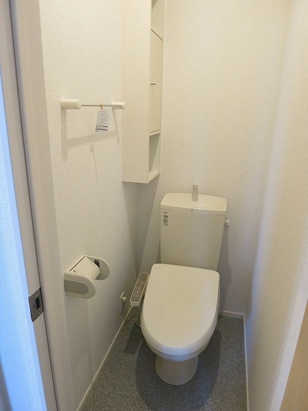 トイレ　温水洗浄便座です。