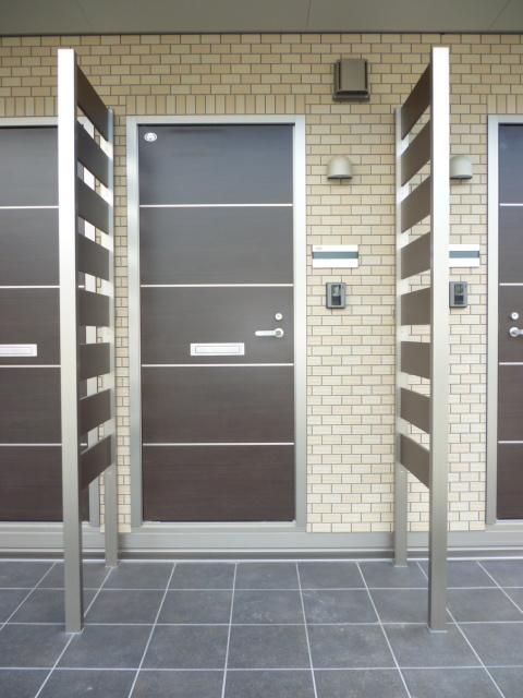 エントランス　玄関ドア