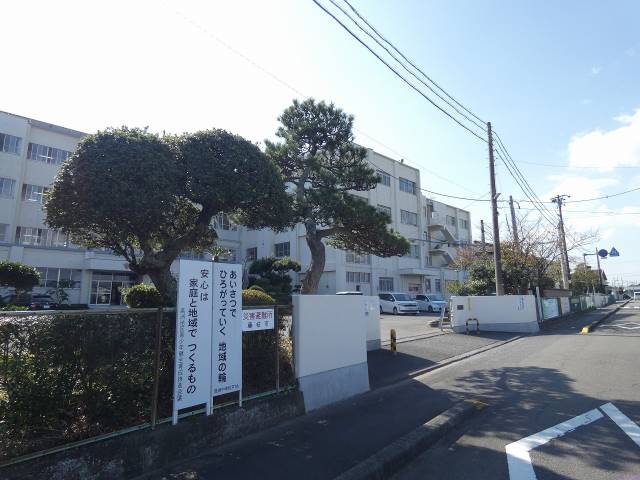 中学校　高洲中学校（中学校）まで637m