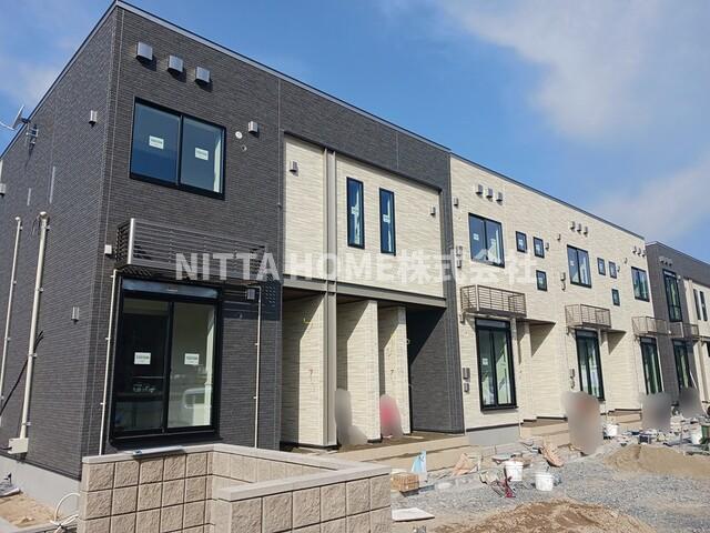 建物外観　宅配ＢＯＸ付き◎３口コンロに照明器具などオススメ設備を完備☆