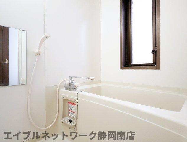 バス・シャワールーム　ゆったり過ごせるお風呂です