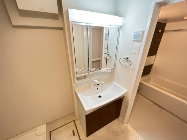 バス・シャワールーム　洗髪洗面化粧台