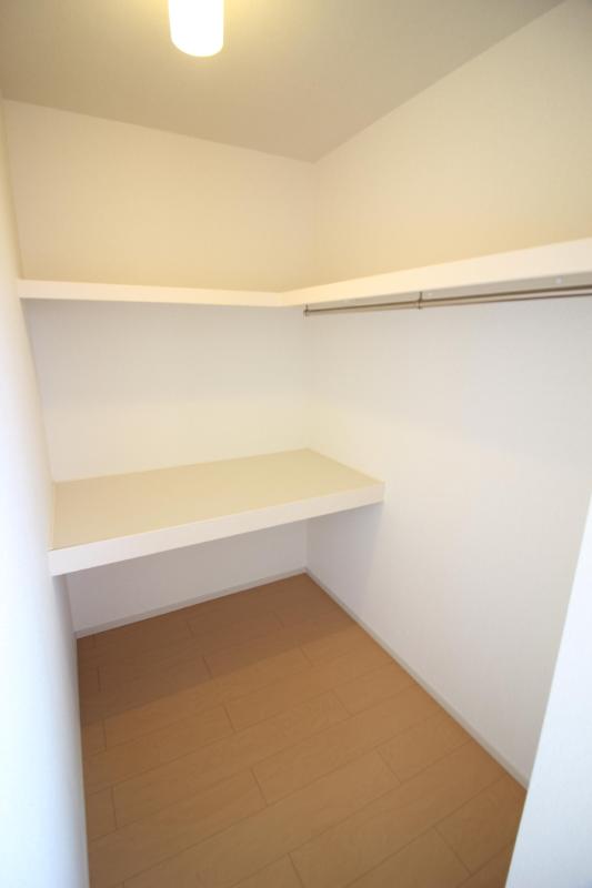 収納　洋室6帖にあるウォークインクローゼット