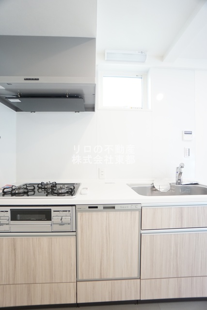 キッチン　お料理好きにはオススメのグリル付３口システムキッチン設置済♪