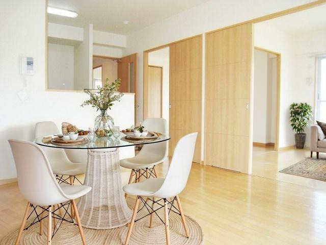 居室・リビング　ＣＧで家具等を配置したもので家具等は含まれません。