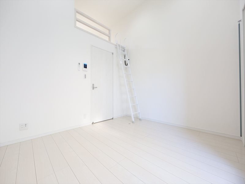 居室・リビング　洋室6.1帖　ロフト5帖（収納でも使えます）