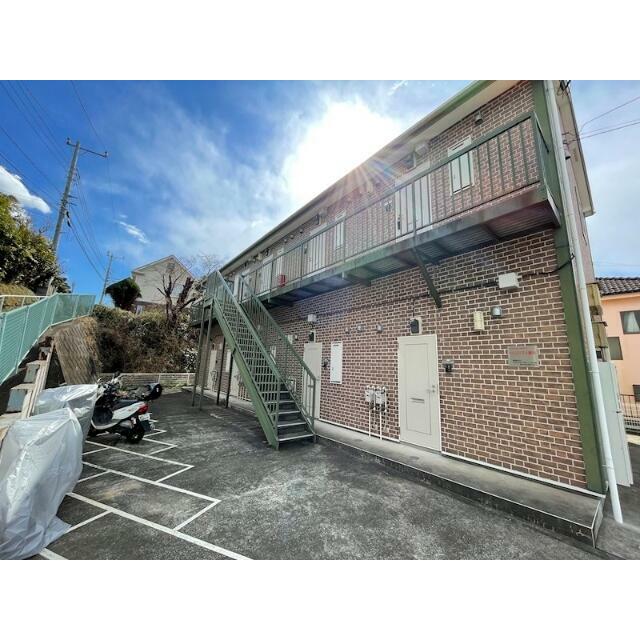 建物外観　ヨーロピアンテイストなレンガ調のオシャレな外観です