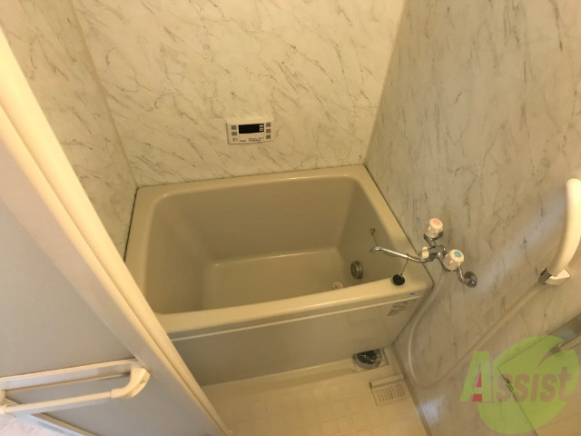 バス・シャワールーム　追い焚きがついているのでいつでも温かいお風呂に入れます。