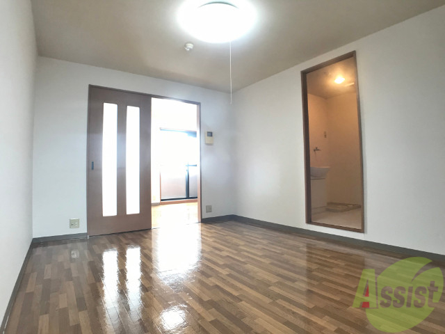 居室・リビング　明るい光が差し込む素敵なお部屋ですね～。