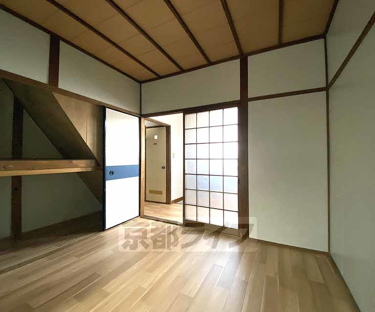 居室・リビング　落ち着いた雰囲気のお部屋です