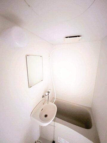 バス・シャワールーム　毎日の疲れを癒すお風呂です 同建物別部屋参考