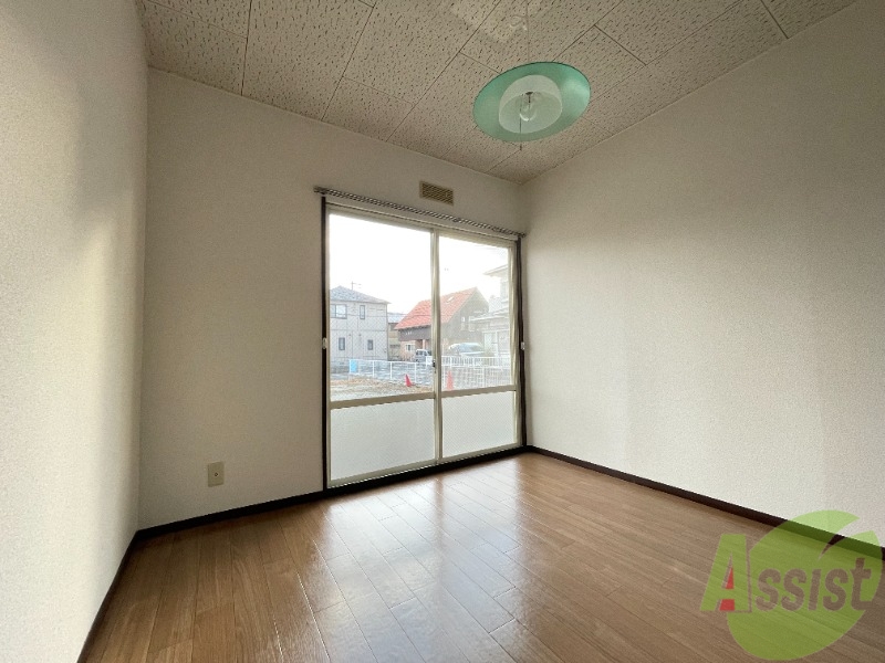 その他部屋・スペース　４．５帖の洋室のお部屋もあります。寝室にしましょう。