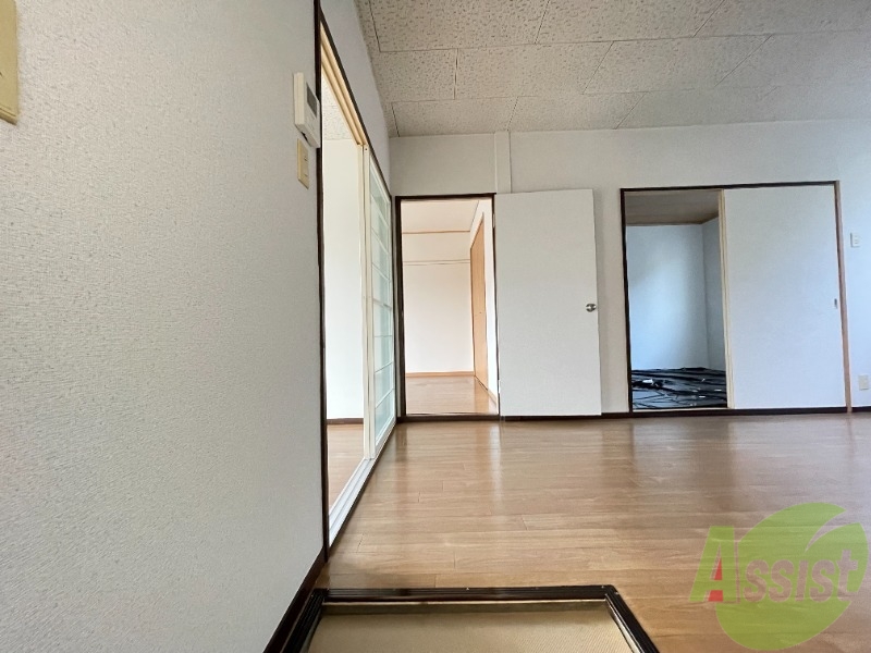 玄関　玄関からの様子を撮影してみました。動線になります。