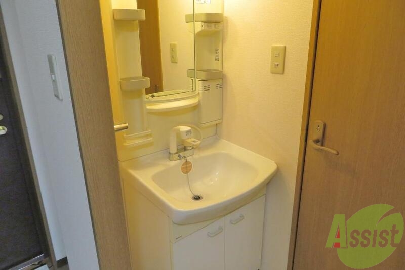 洗面設備　洗面は独立タイプで先発、洗顔、歯磨きすべて出来ちゃいます。